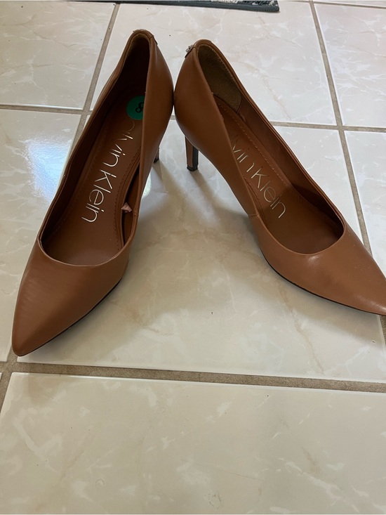 Calvin Klein Shoes - Calvin Klein Women's Pointed-Toe Pump in camel brown